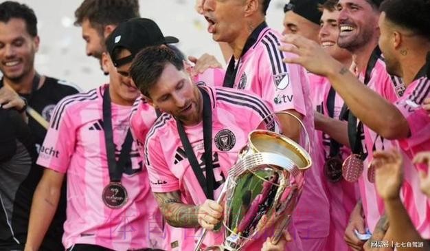 47冠！梅西首夺美职联总冠军，历史第一人刷新纪录，领先C罗11冠